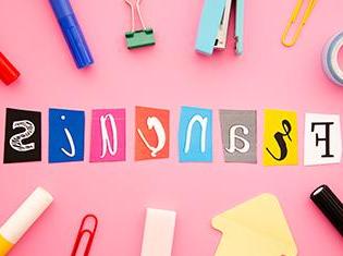 Francais spelled out on a desk.